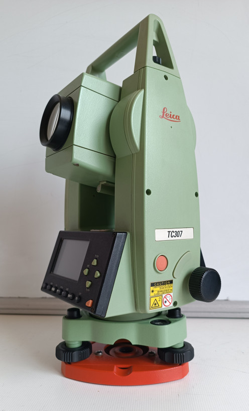 توتال استیشن لایکا مدل LEICA TC 307 در حد آکبند