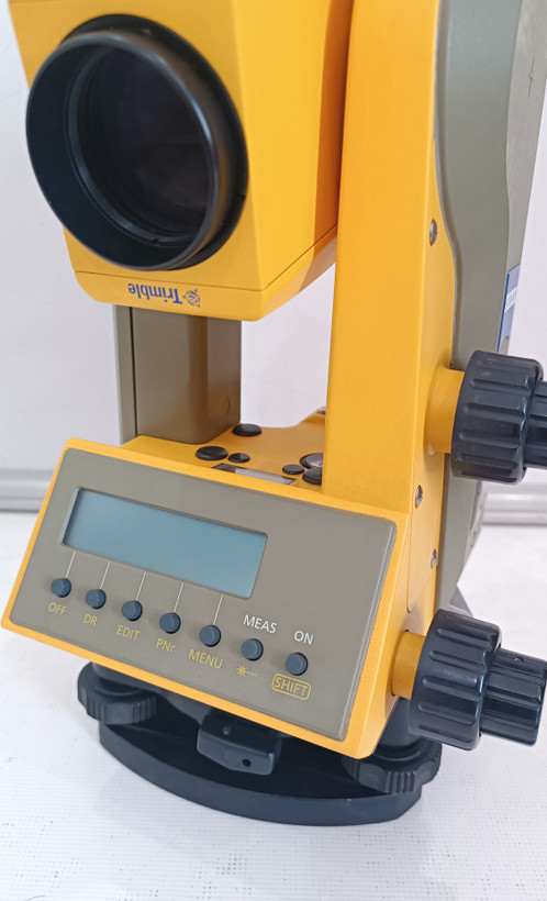 توتال استیشن تریمبل مدل Trimble 3305 DRفوق العاده تمیز