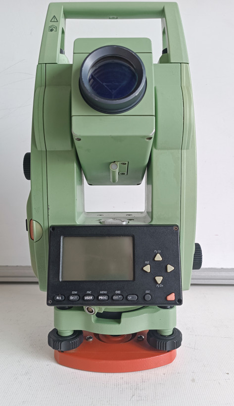 توتال استیشن لایکا مدل LEICA TCR 305 کارکرده