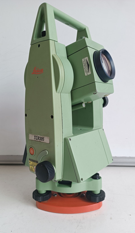 توتال استیشن لایکا مدل LEICA TCR 305 کارکرده