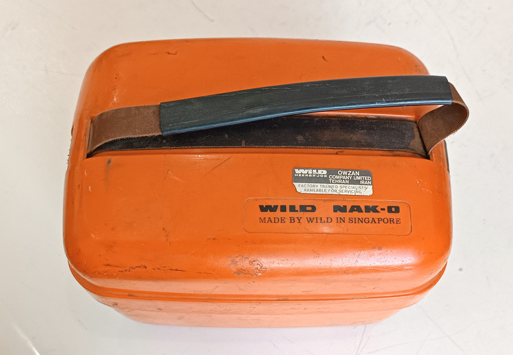 ترازیاب اتوماتیک ویلد مدل WILD NAK0 در حد آکبند