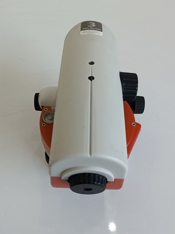 ترازیاب اتوماتیک لایکا مدل LEICA NA 724 در حد آکبند