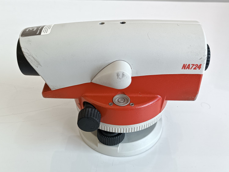 ترازیاب اتوماتیک لایکا مدل LEICA NA 724 در حد آکبند
