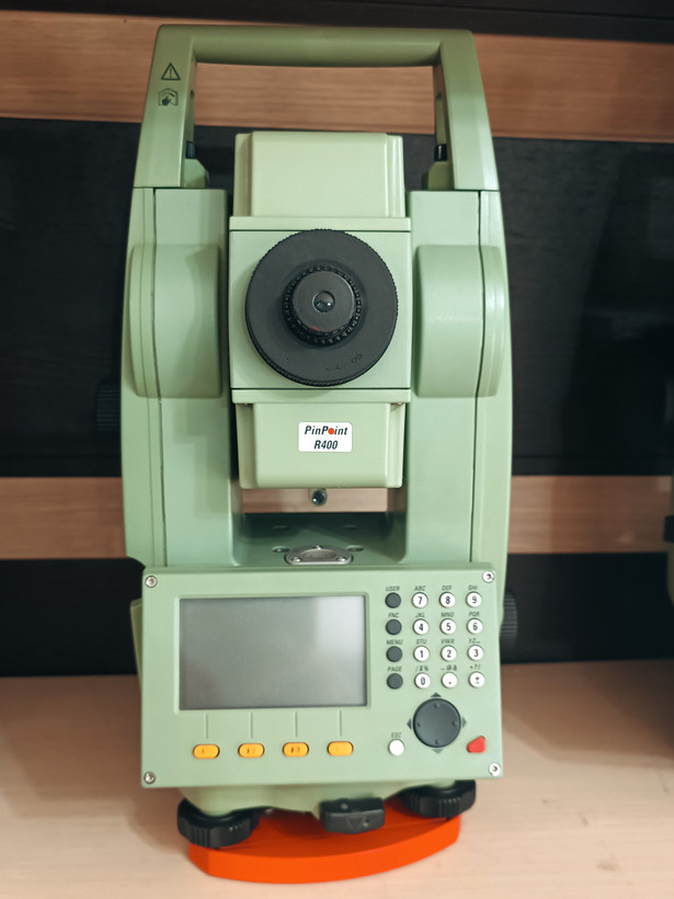 توتال استیشن لایکا مدل LEICA TCR 805 فوق العاده تمیز