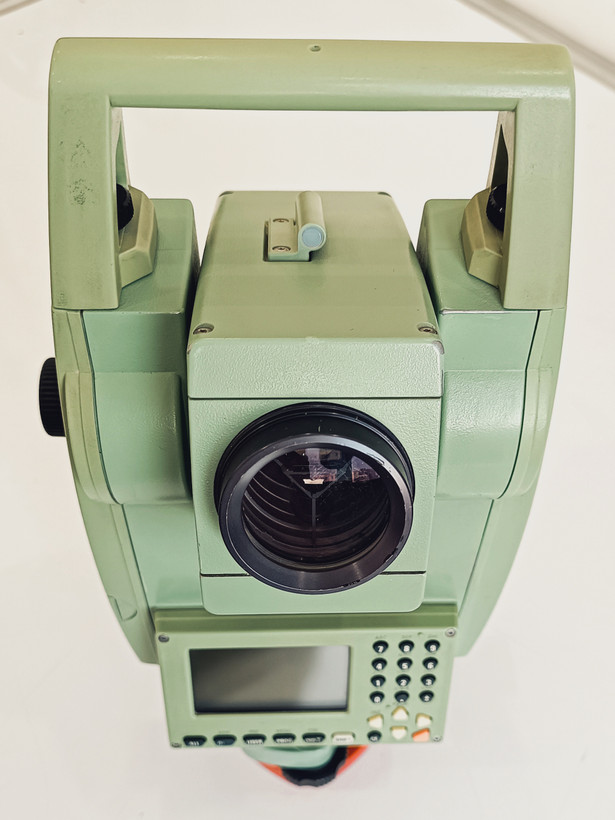 توتال استیشن لایکا مدل LEICA TC 705 فوق العاده تمیز