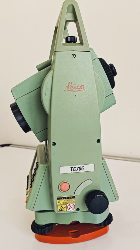 توتال استیشن لایکا مدل LEICA TC 705 فوق العاده تمیز