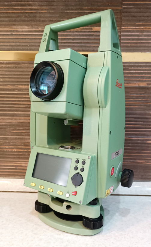 توتال استیشن لایکا مدل LEICA TC 407 فوق العاده تمیز