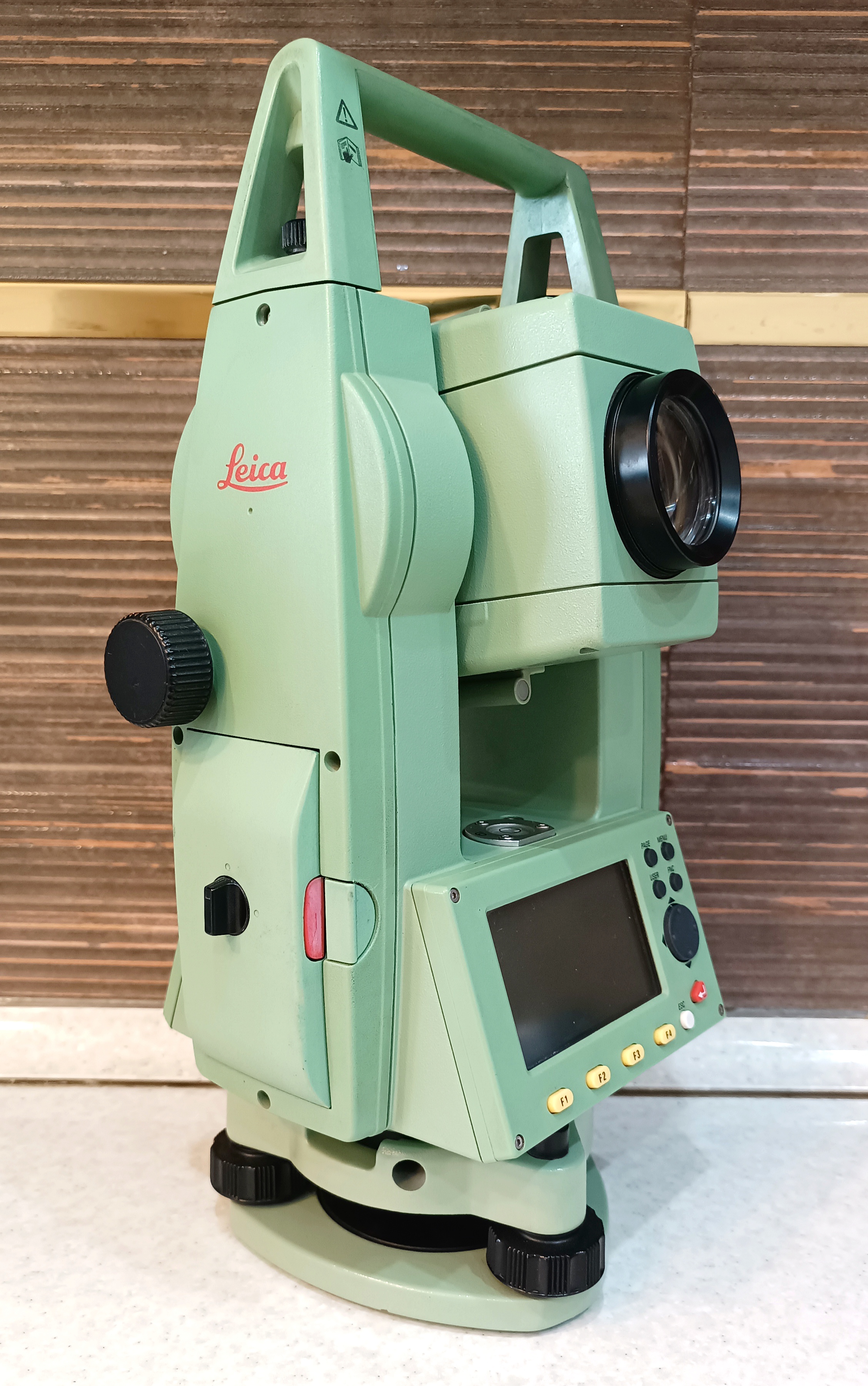 توتال استیشن لایکا مدل LEICA TC 407 فوق العاده تمیز