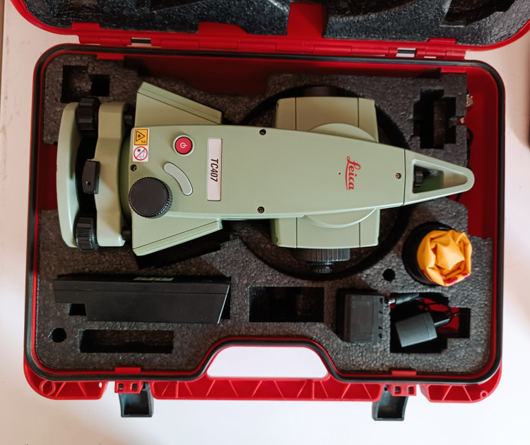 توتال استیشن لایکا مدل LEICA TC 407 فوق العاده تمیز