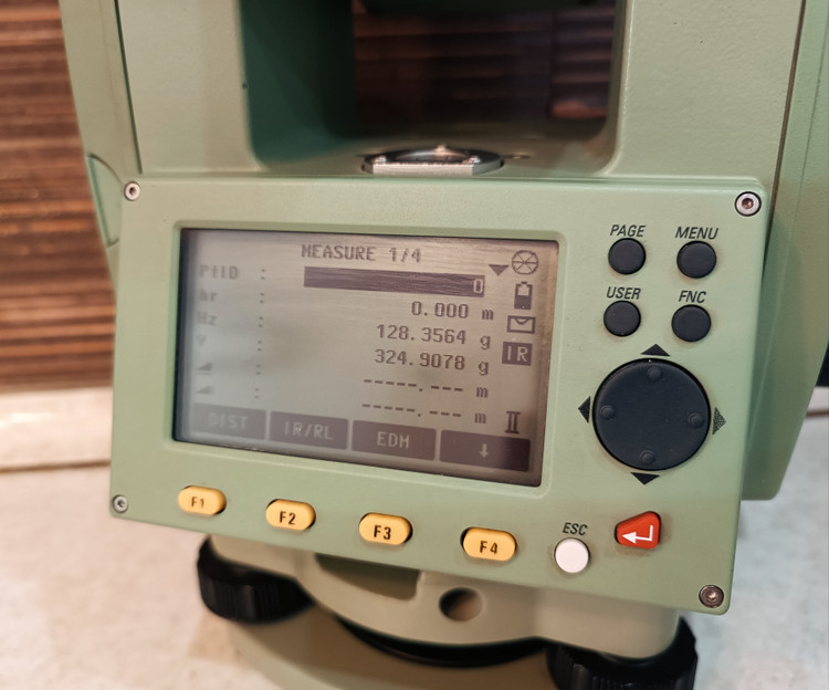 توتال استیشن لایکا مدل LEICA TC 407 فوق العاده تمیز