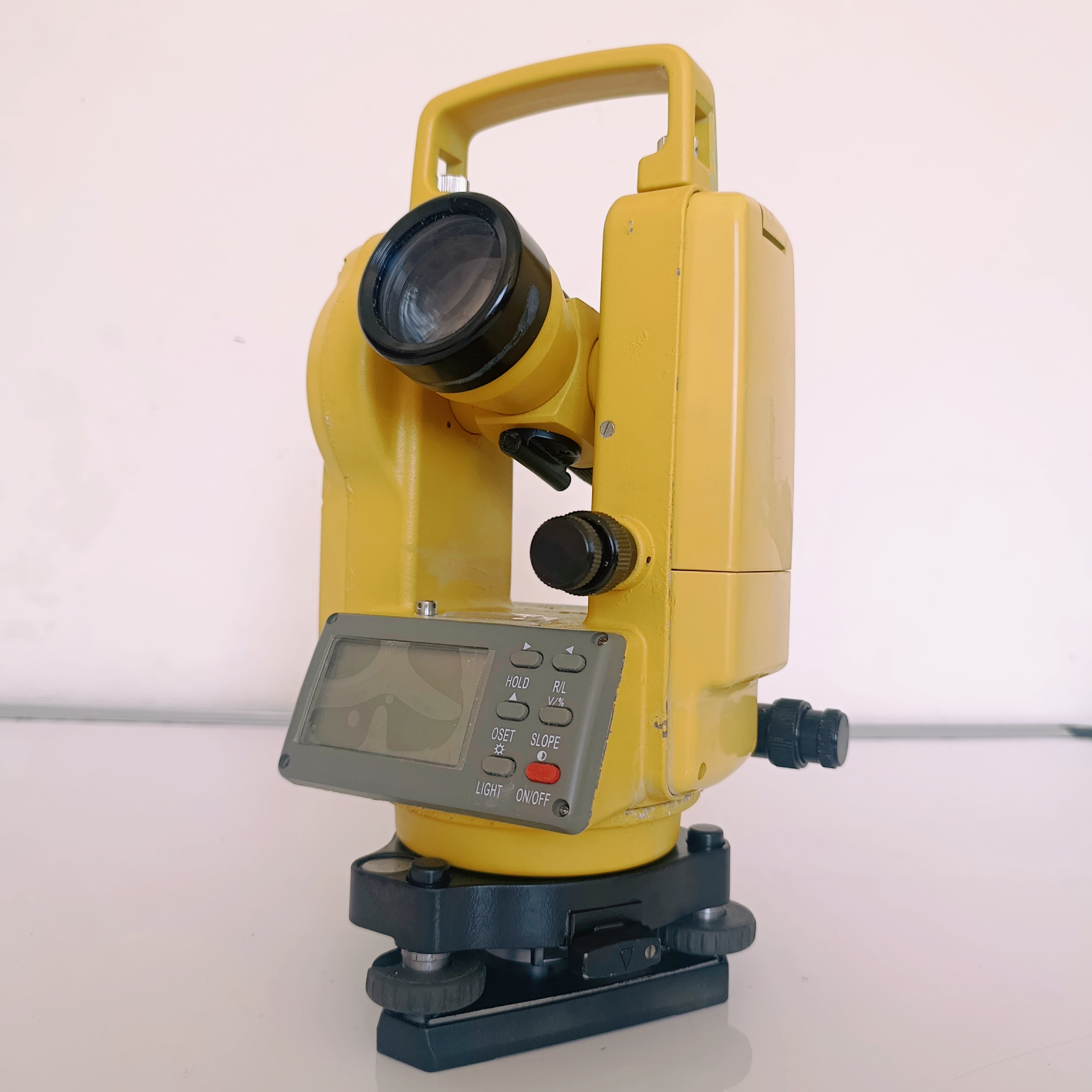 تئودولیت دیجیتال تاپکون مدل DT200 «کلکسیونی»