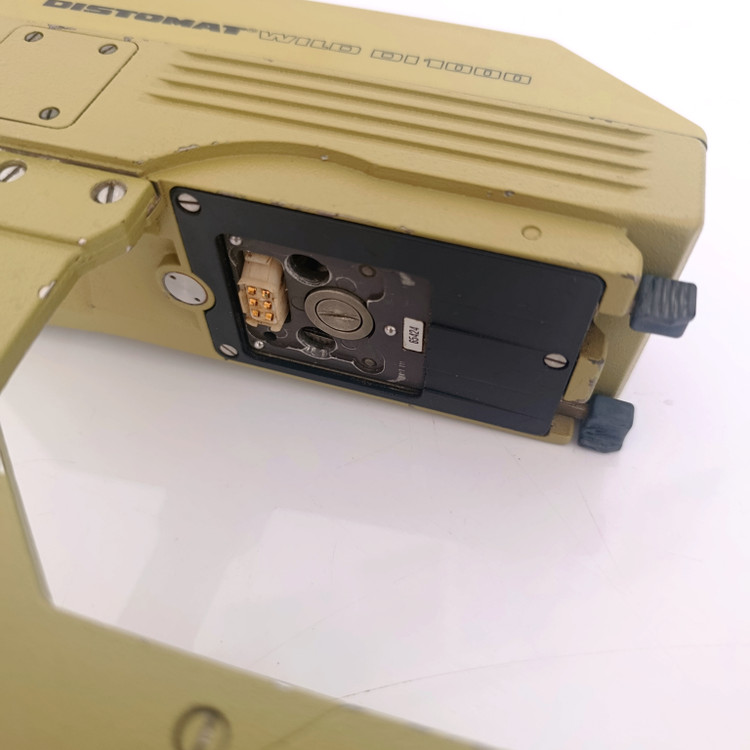 دیستومات ویلد مدل DI 1000 در حد آکبند "کلکسیونی"