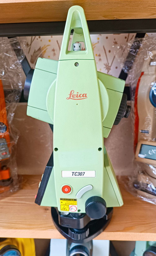 توتال استیشن لایکا مدل LEICA TC 307 در حد آکبند