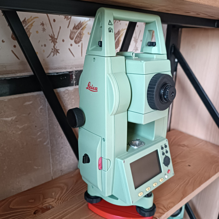 توتال استیشن لایکا مدل LEICA TC 407 " در حد آکبند "